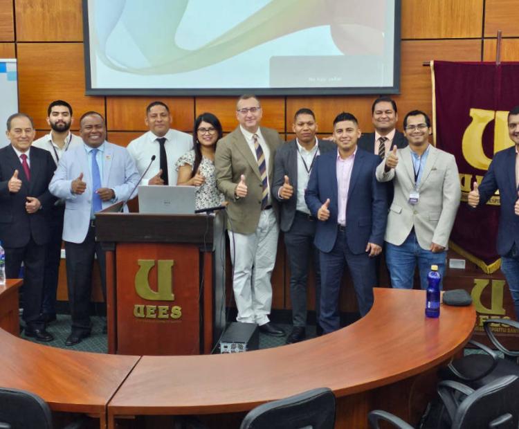 JATCELA y la UEES Celebran Exitoso Programa de Certificación en TPM y Excelencia en Manufactura en Ecuador
