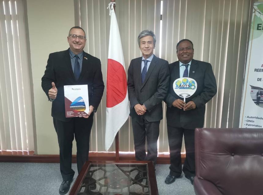 Exitosa reunión con el Embajador de Japón